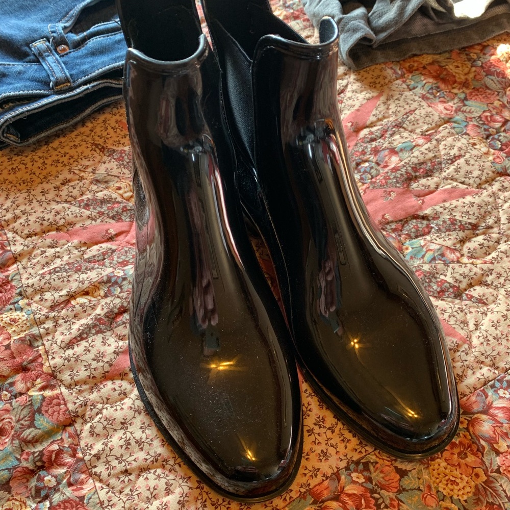 Rain boots  LIKE NEW!!